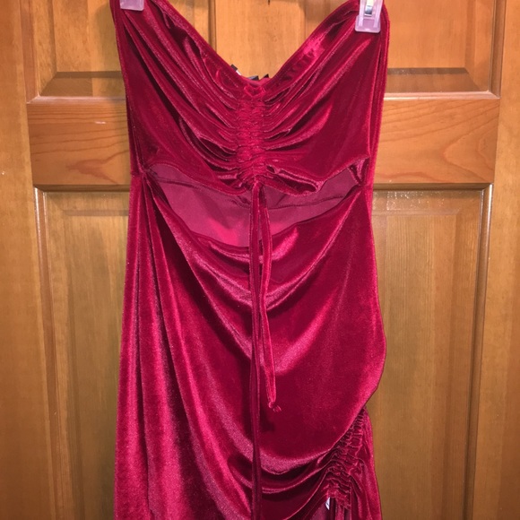 PrettyLittleThing Velvet mini dress - Picture 2 of 2